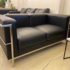 宇都宮でオシャレな家具を探すなら『オトワリバース！』ル・コルビジェ LC2 リプロダクト ソファ ブラック 2シーター 中古品