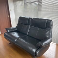 高級本革　コードレス電動リクライニングソファー