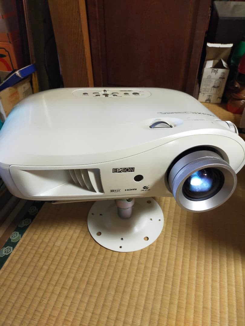 EPSON ホームプロジェクター EMP-TW会議プレゼン700